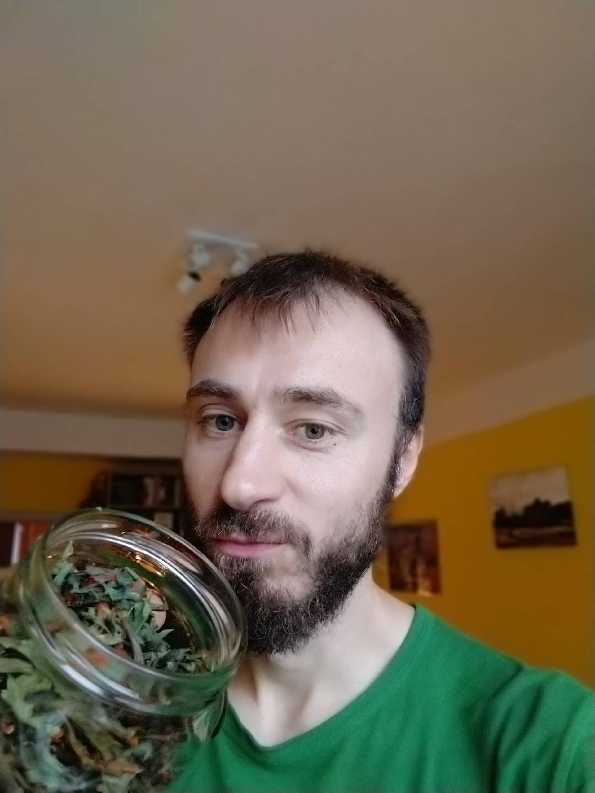 Jak využít zavařovací sklenice? Třeba na domácí raw celerové chipsy.