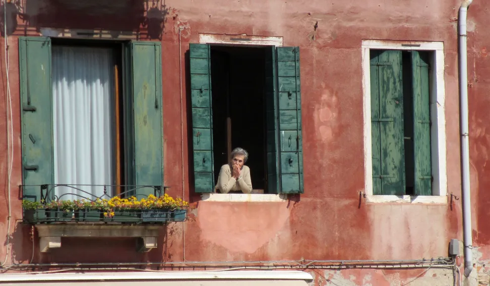 Momentka pořízená při toulání se uličkami Benátek (fotka je bez úprav a přitom vypadá spíš jako obraz, že?).